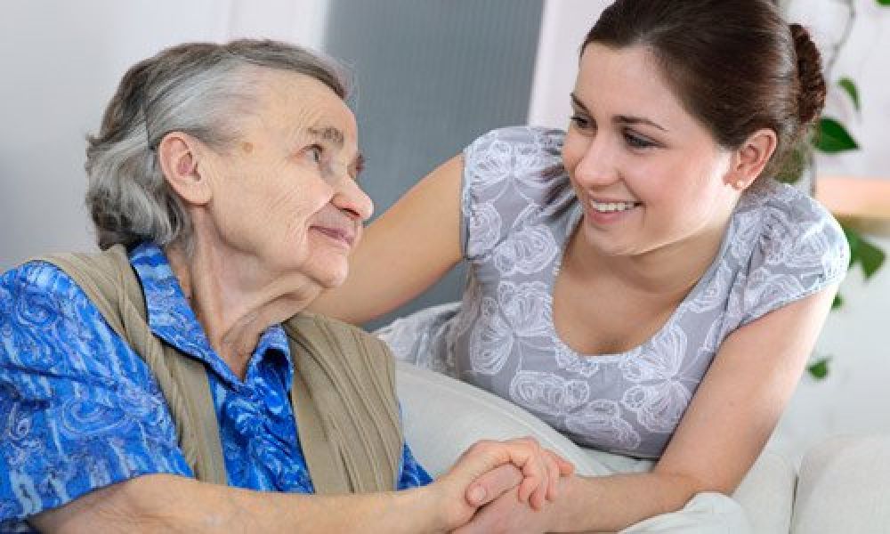 Progetto "Star bene insieme", da Aias Bologna Onlus un corso di formazione per caregiver familiari