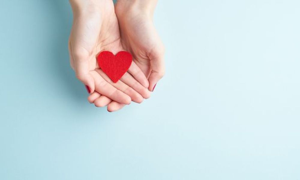 "Prendersi cura di chi cura", l'indagine civica sui servizi di sostegno ai caregiver