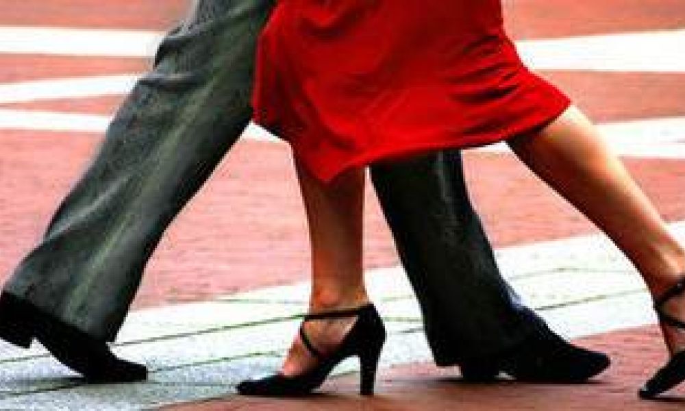 "Abbracciami nel tango", a Pianoro un corso di tango argentino per over 65