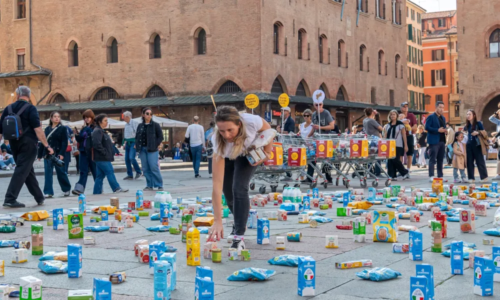 “Riempi il Piatto Vuoto” cerca volontari per l’evento in Piazza Maggiore